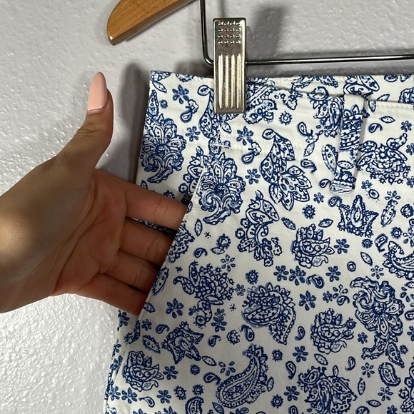 Talbots Blue White Floral Paisley Shorts sz 6 | Coastal preppy brunch casual - Picture 5 of 8